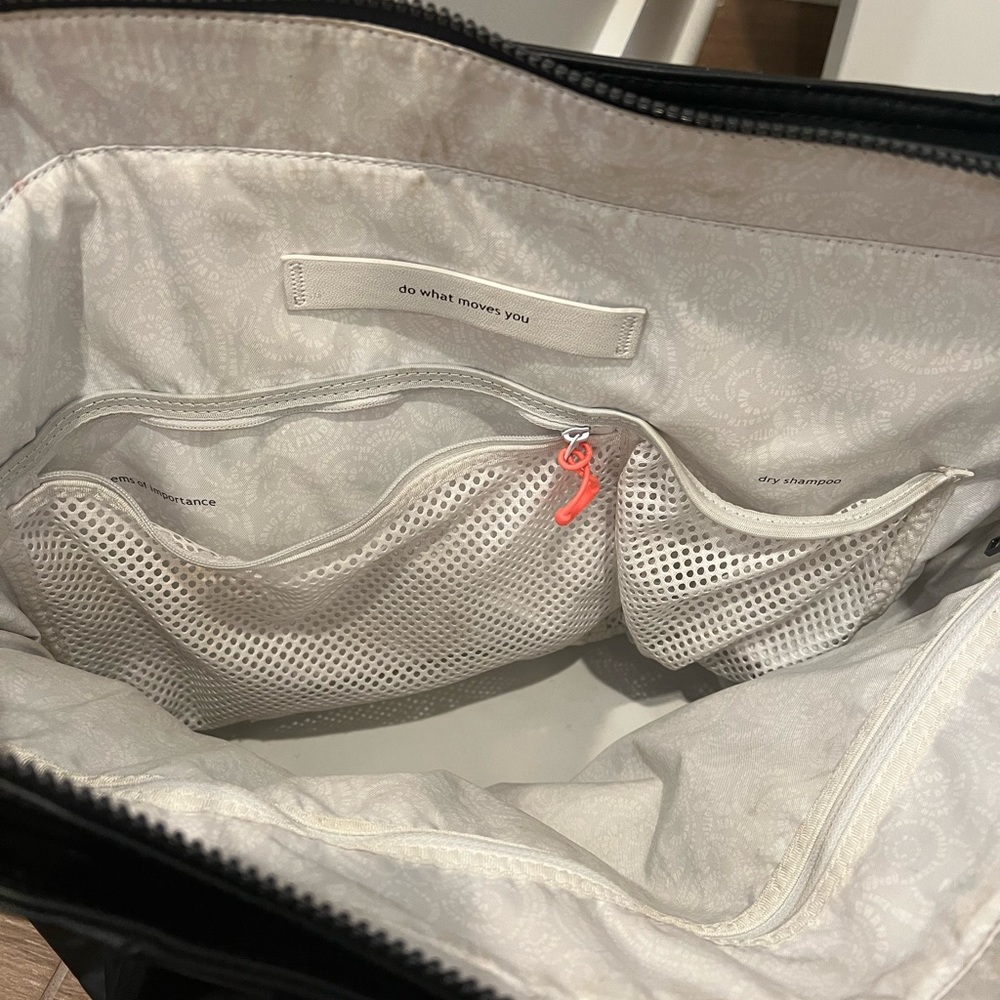 lululemon Everything Black Tote Bag - Picture 3 of 6
